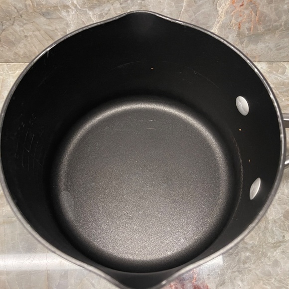Calphalon Saucepan Nonstick 2.5 Quart With Lid - Picture 3 of 4